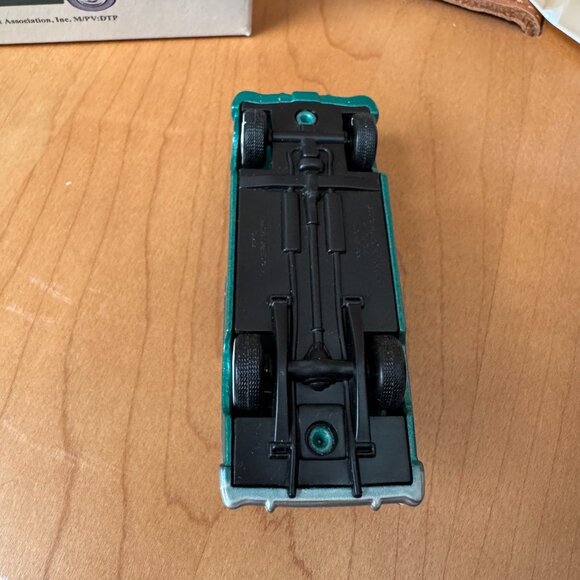 Reader's Digest Association - 1955 Chevrolet "Bel Air" Green & Cream Diecast Car - Picture 6 of 12